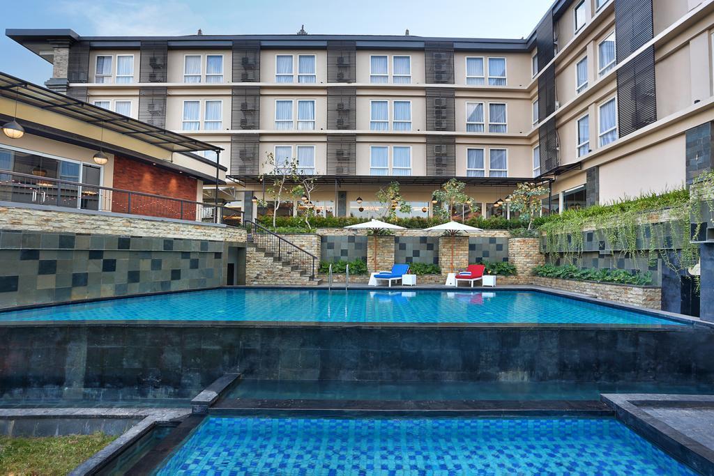 โรงแรมโกลเดน ทิวลิป เอสเซนเชียล เดนปาซาร์ ภายนอก รูปภาพ