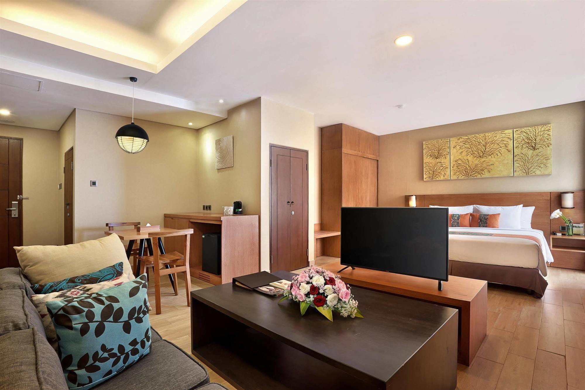 โรงแรมโกลเดน ทิวลิป เอสเซนเชียล เดนปาซาร์ ภายนอก รูปภาพ