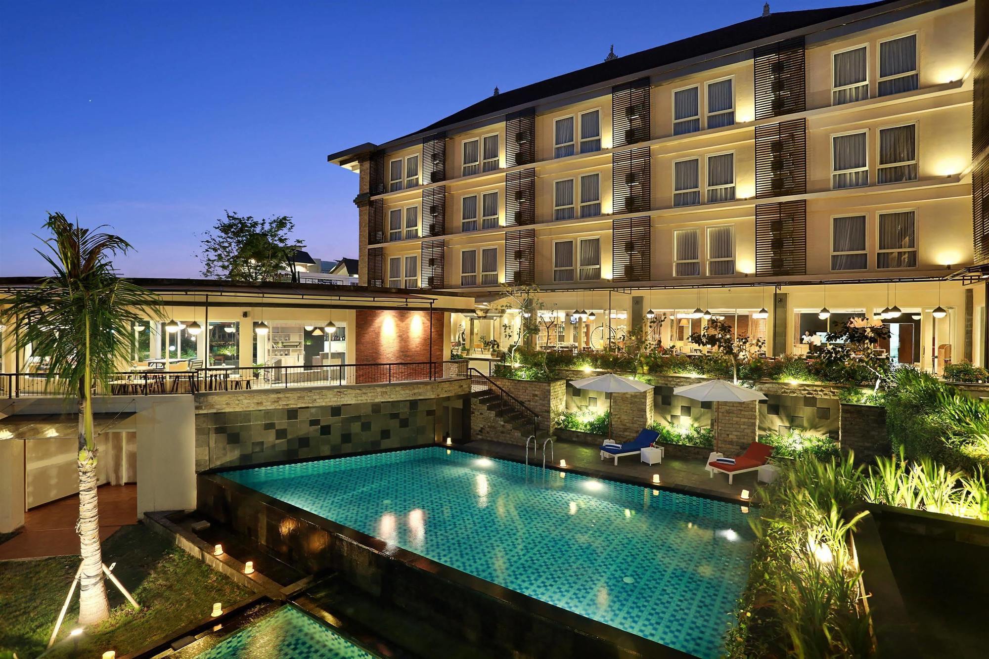 โรงแรมโกลเดน ทิวลิป เอสเซนเชียล เดนปาซาร์ ภายนอก รูปภาพ