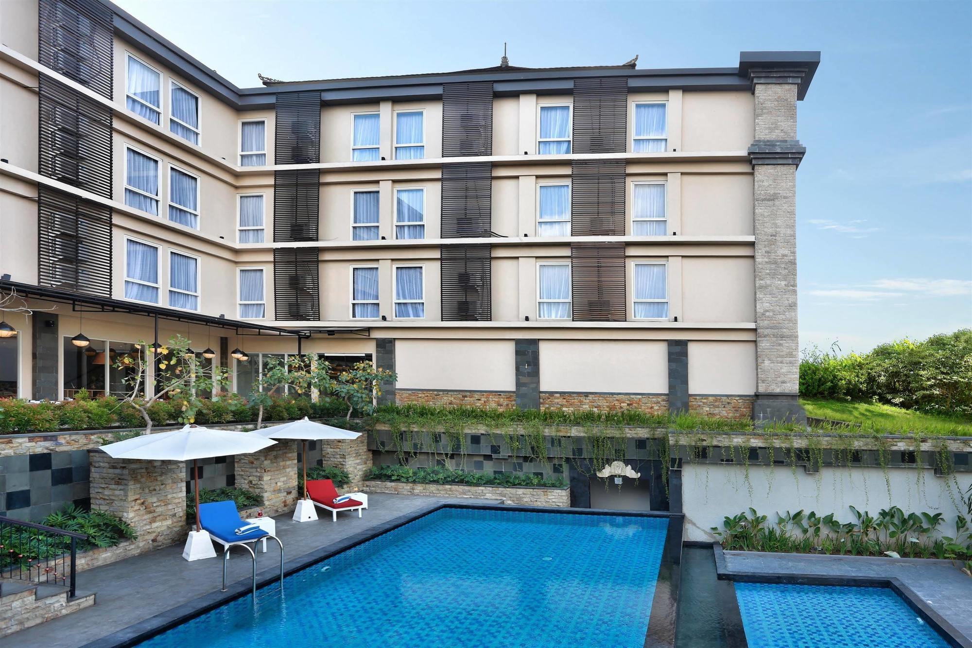 โรงแรมโกลเดน ทิวลิป เอสเซนเชียล เดนปาซาร์ ภายนอก รูปภาพ